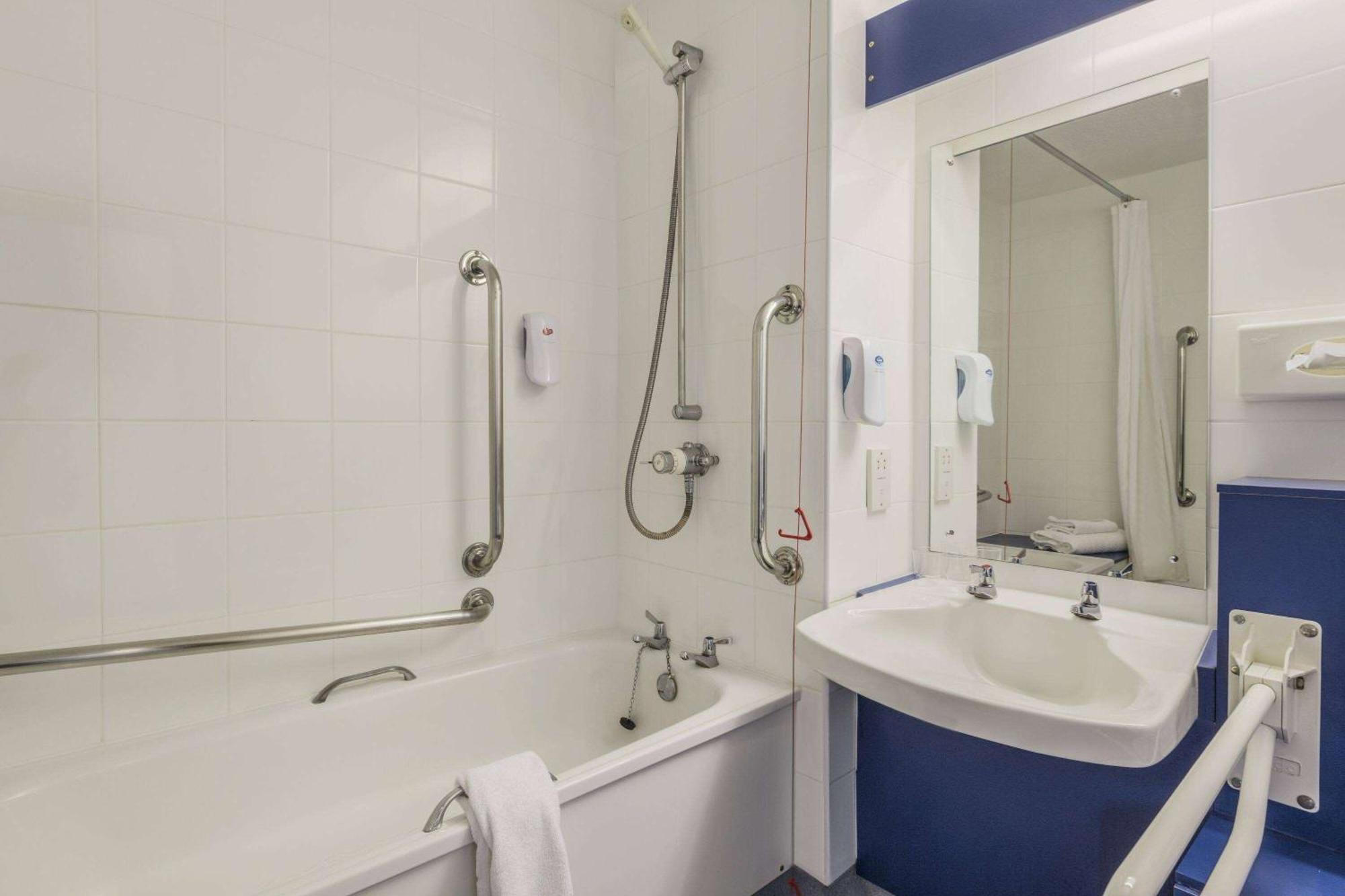 Days Inn Мегор Екстер'єр фото